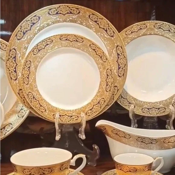 Fine china from Royal Home - Picture 4 of 8